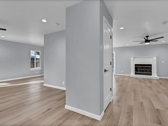 3rd image of 438 N Claremont Avenue