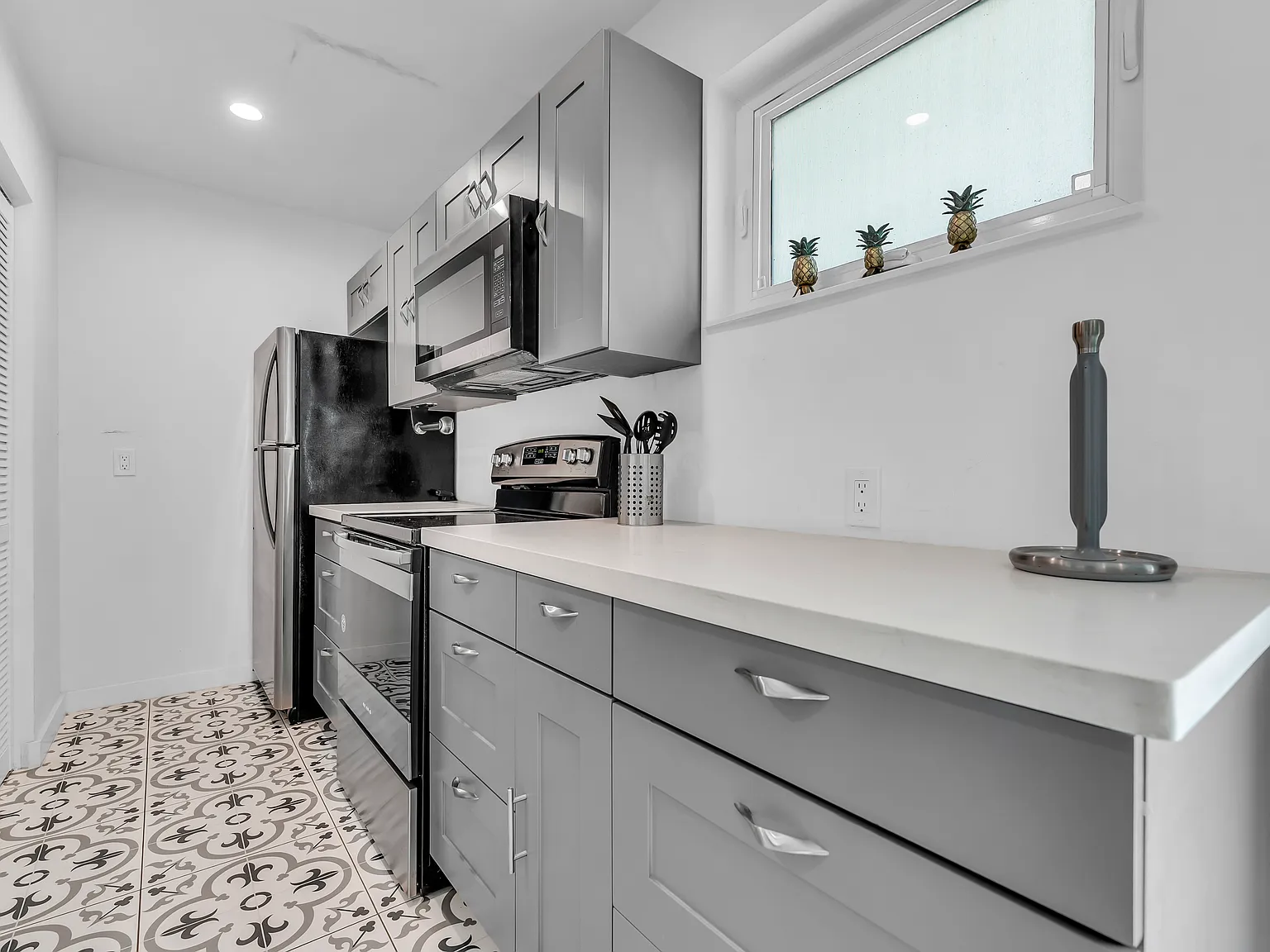 1 bed, 750 sqft, $2,100 — Photo 2