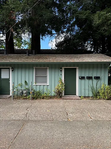 1022 King St Photo 1
