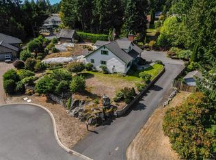 8620 Forest Park Pl, North Saanich, BC V8L5Z7