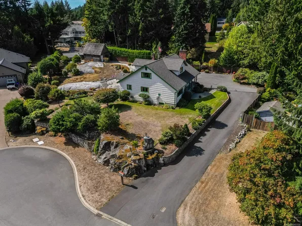 8620 Forest Park Pl, North Saanich, BC V8L 5Z7