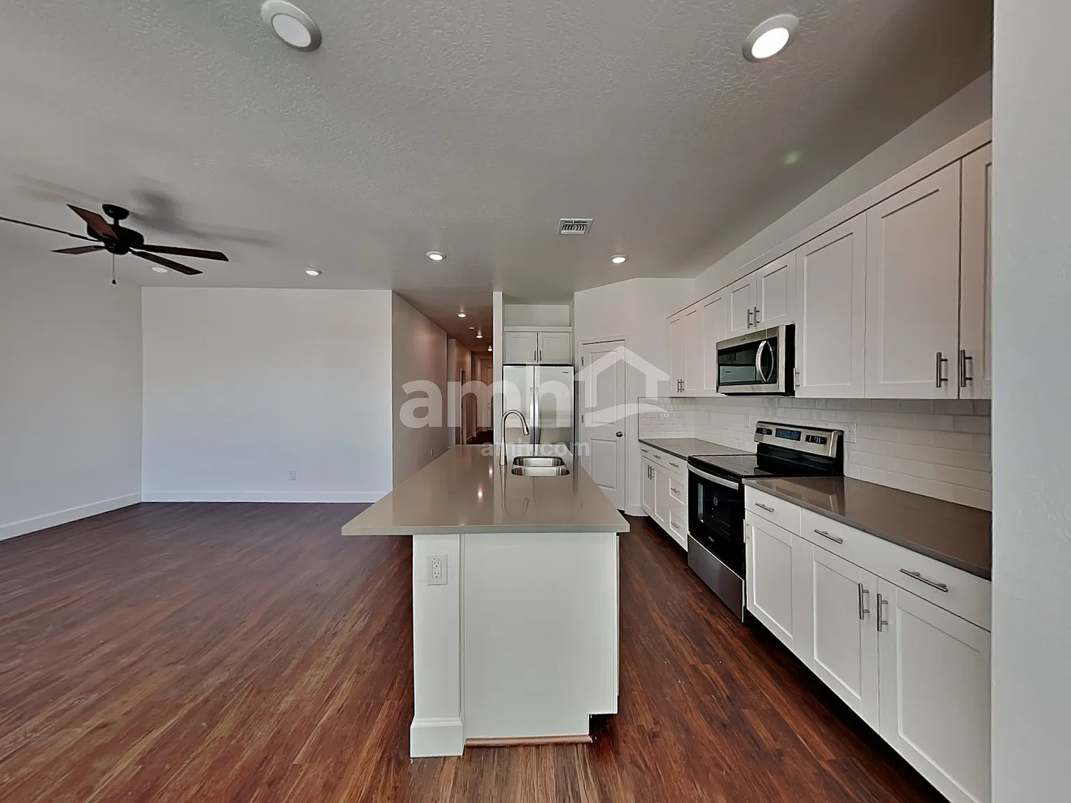 3 bed, 2.0 bath, 1452 sqft, $2,195 — Photo 4