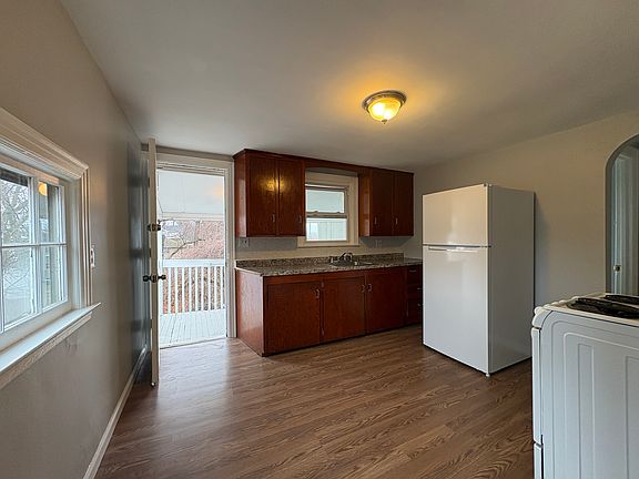 2nd image of 1112 Meriden Rd #2A