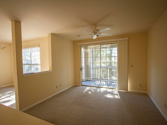 4th image of 1600 Long Grove Dr Unit 722