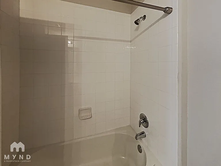1129 La Conterra Blvd — Photo 16