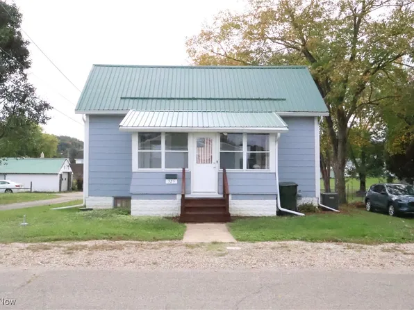 325 Pearl St, Newcomerstown, OH 43832