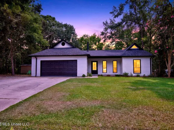 1528 Barracuda Dr, Gautier, MS 39553