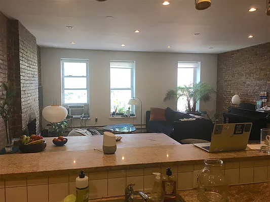 Rented by R New York | media 51