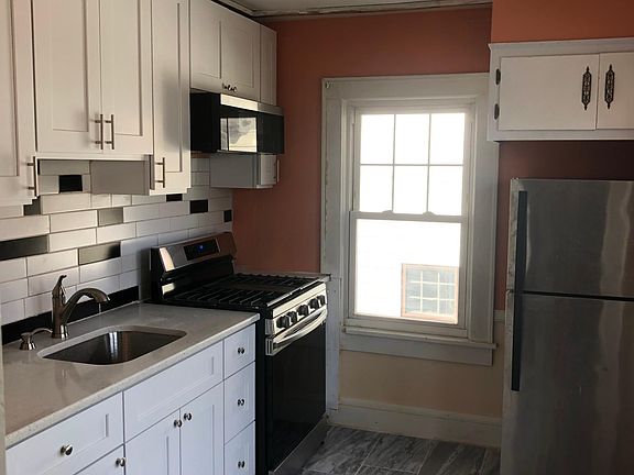 2nd image of 534 Summit Ave Floor 2