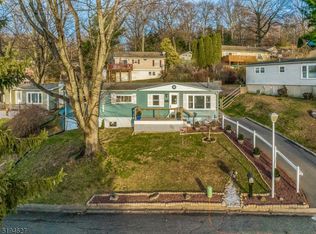 3 Greenwich Dr, High Bridge, NJ 08829