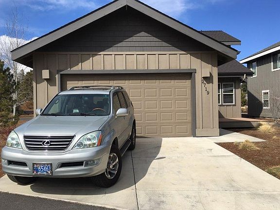 Double garage w/extra storage room