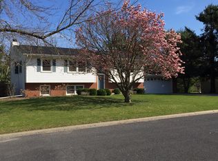 2203 Oak Dr, Eureka, IL