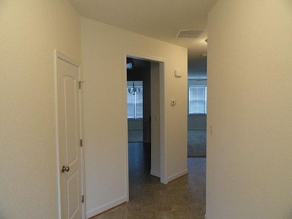 3rd image of 509 Heatherwood Loop