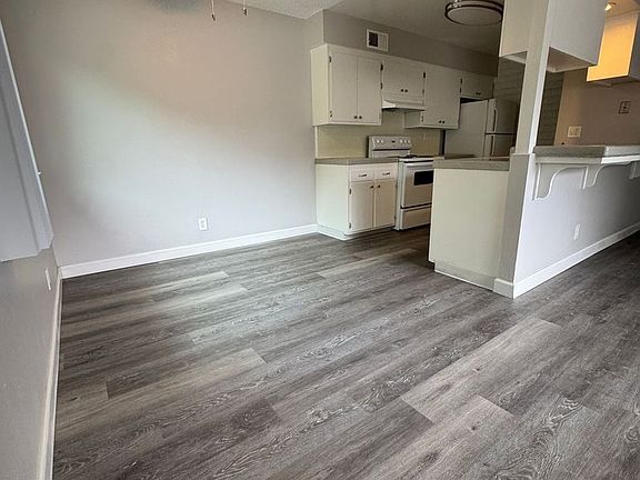3rd image of 3260-3276-3306 Alexander Dr #17