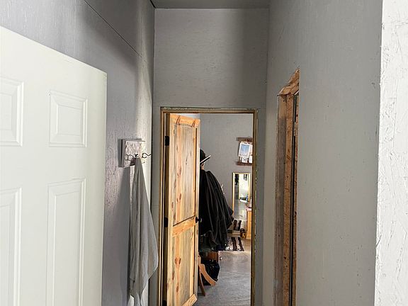 4th image of 385 County Road 443 Rd