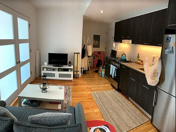 4th image of 159 Meserole St #402