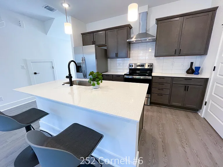 Kitchen with large island