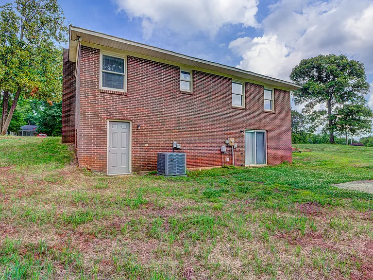 132 Eaker Dr — Photo 17