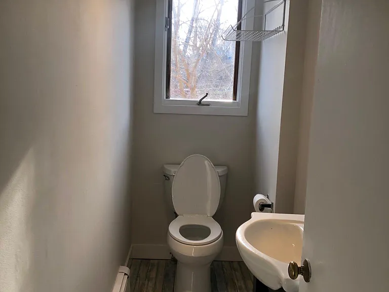 59 N Quinsigamond Ave — Photo 4
