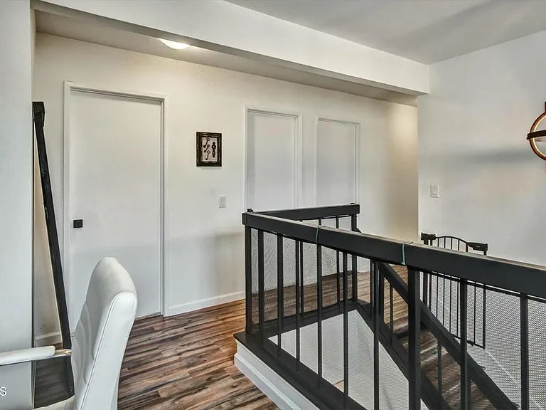508 Village Rd — Photo 16