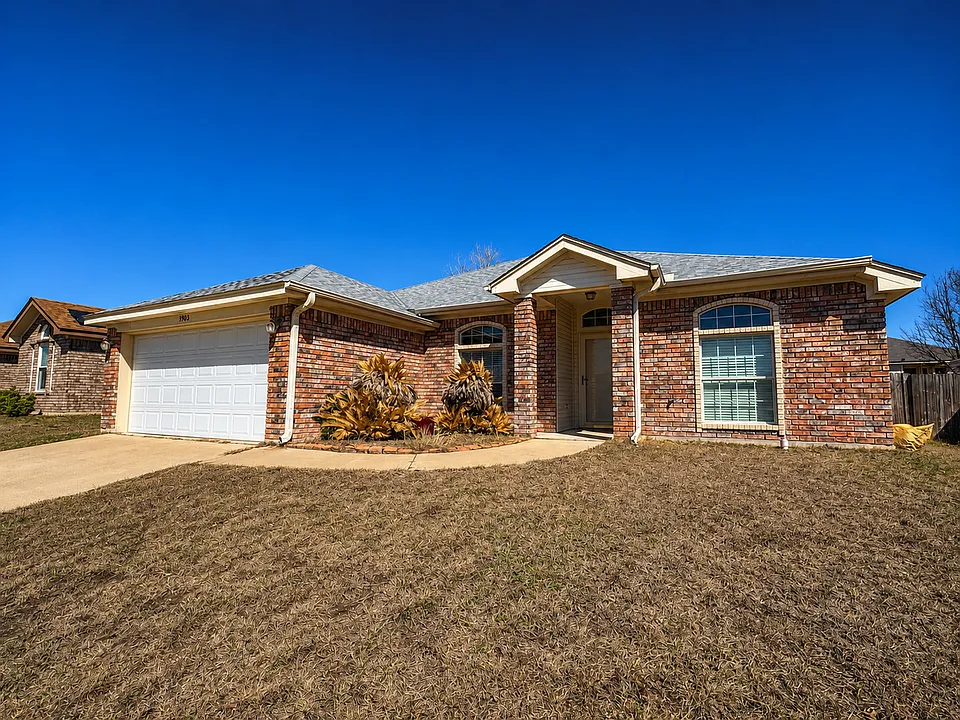 3903 Tiger Dr