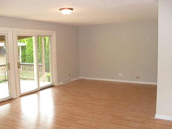 2nd image of 533 Shadywood Ln