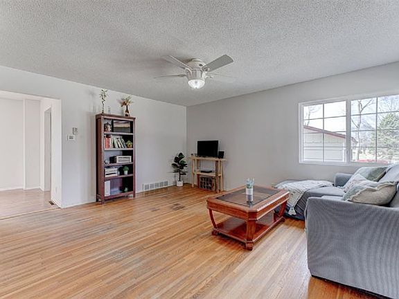 5th image of 53952 222nd St
