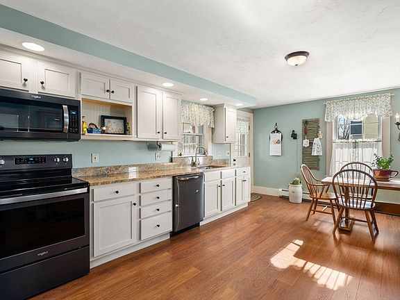 3rd image of 28-28 Brook St #30