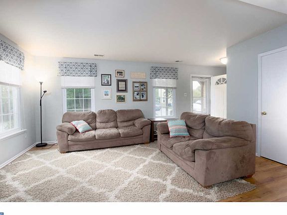4th image of 80 Canterbury Ct