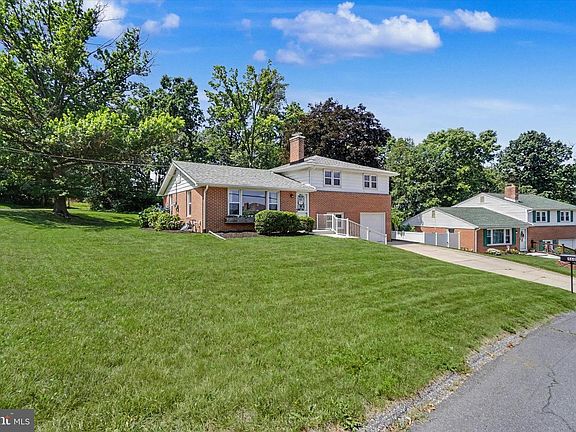 2nd image of 460 Skyview Dr
