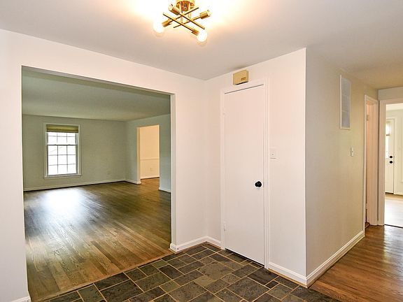 3rd image of 4 Trail House Ct