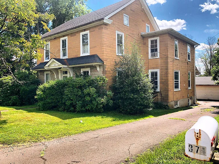 876 Main St — Photo 1