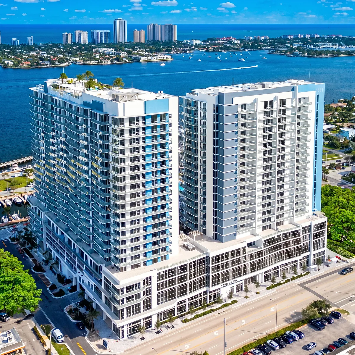 Building Photo - 220 Lake Shore Dr