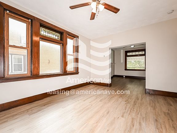 540329_003_living_room_3.jpg