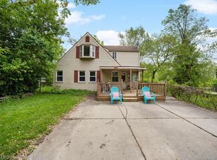128 Leeds St, Walled Lake, MI