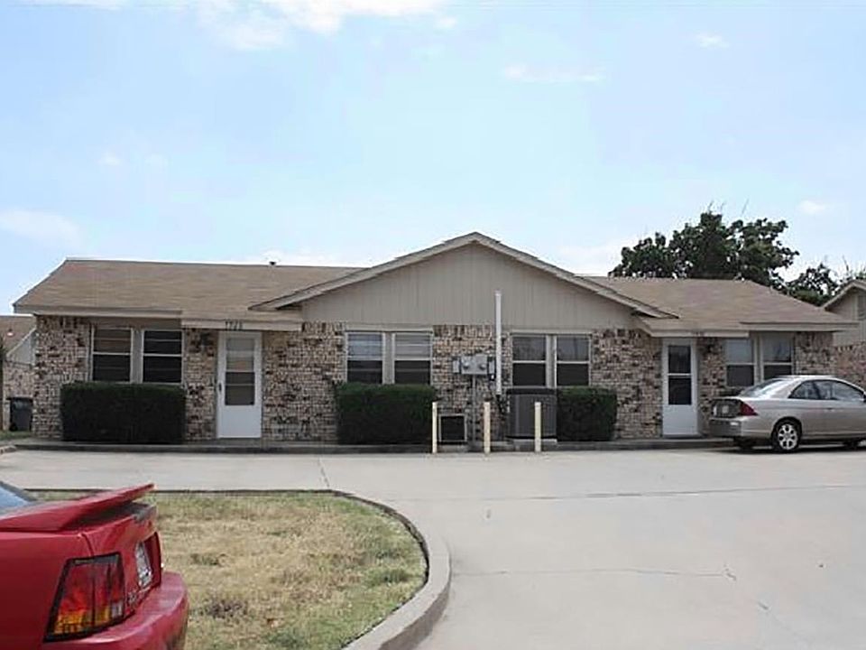 1st image of 7922 NW Crossland Cir