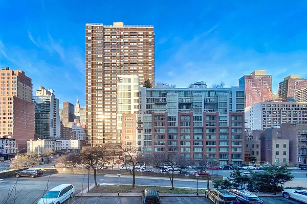 Rented by Compass | media 9