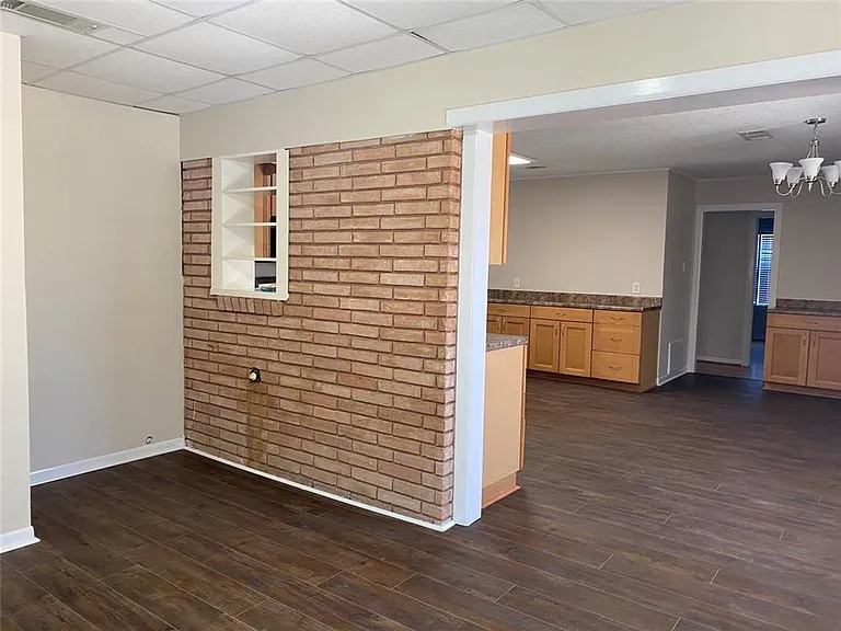 121 Tuna St — Photo 13