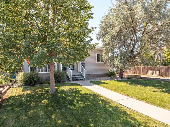 3rd image of 695 Parkside Dr