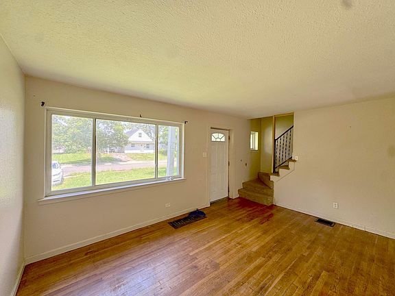 3rd image of 3351 Eakin Rd