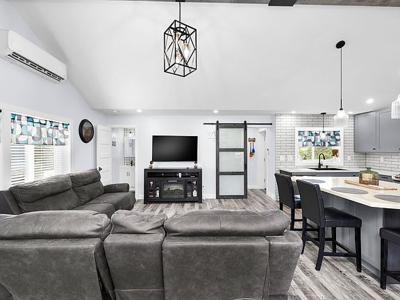 5th image of 212 Blair Ave