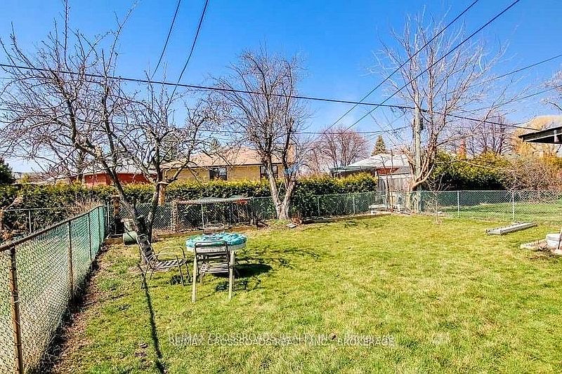 Toronto House for rent - 4 Bedrooms — photo 13