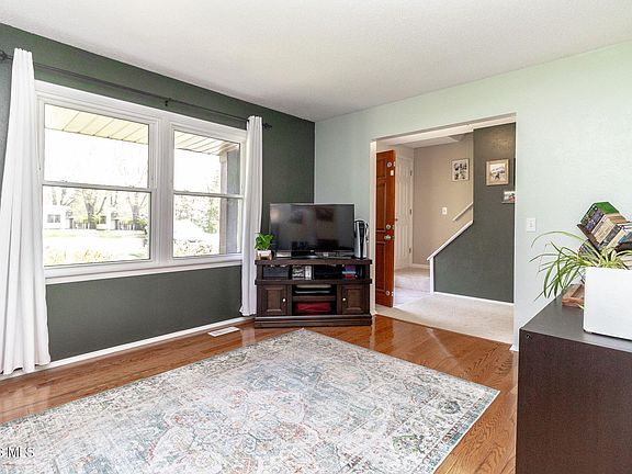 4th image of 2104 Eastgate Rd