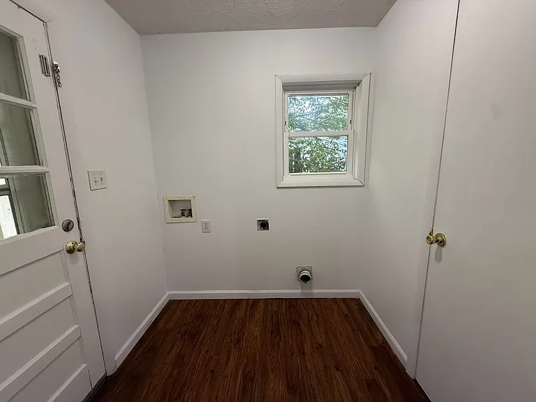 1439 S Pickwick Ave — Photo 8