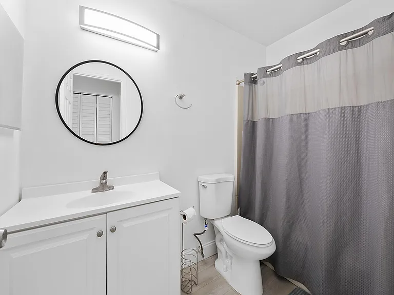 321 SW 14th St #3 — Photo 9