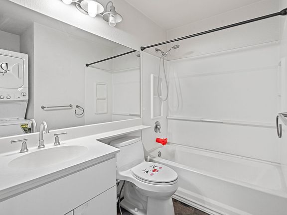 4th image of 91-299 Hanapouli Cir APT 1C