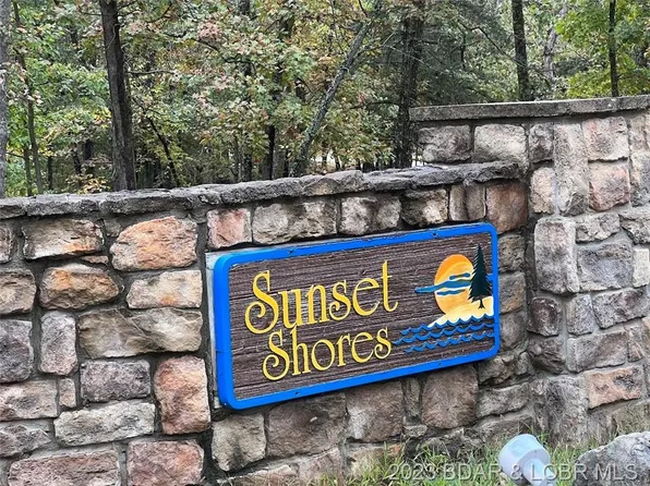 Sunset Shores Ln, Climax Springs, MO 65324
