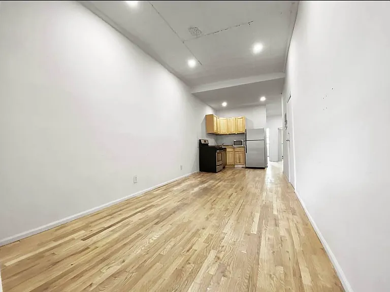 551 Graham Ave #2L — Photo 4