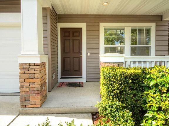 4th image of 726 67th Ln SE