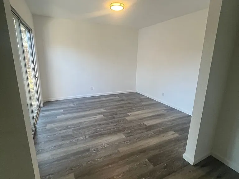 347 Jeffrey Dr — Photo 7